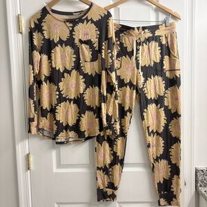 Lates by Kate Pajama Set Medium Yellow Floral Print Long Sleeve Loungewear